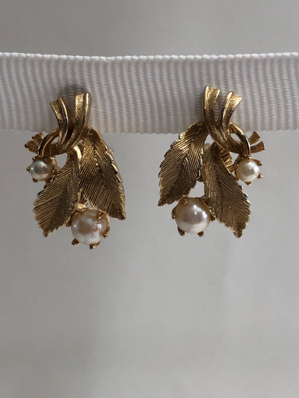 Lisner Pearl Gold Botanical Clip-on Earrings